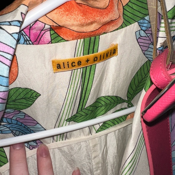 Alice and olivia - Picture 4 of 5